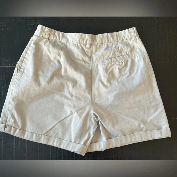 Dockers Gray Casual Chino Style High Rise Waist Shorts Women's Size 6 - Picture 2 of 4